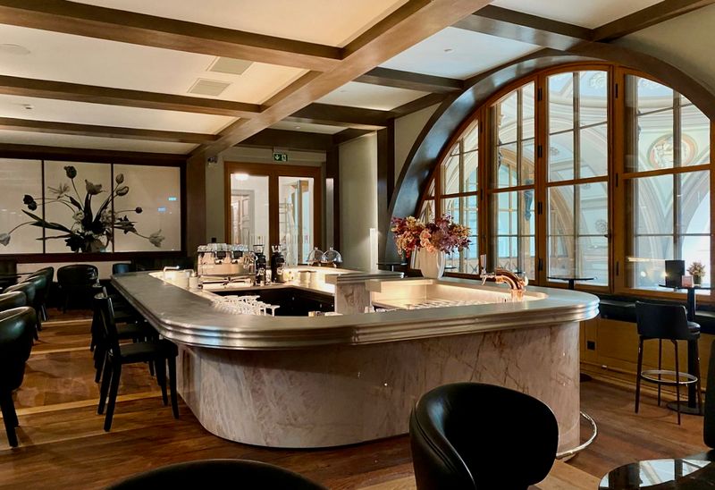 Gesamtsanierung Hauptbahnhof Zürich Südtrakt, Zürich – Bar "AuPremier" – .